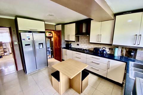 4 bedroom end of terrace house for sale, Compton Crescent, Northolt, Greater London, UB5