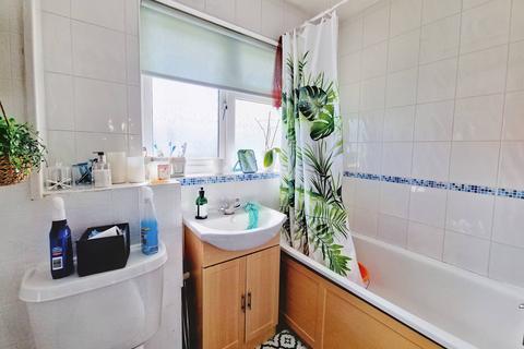 48 Copperfields Way, Romford, RM3 0XE