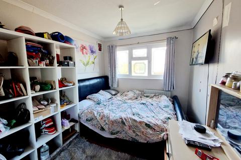 48 Copperfields Way, Romford, RM3 0XE