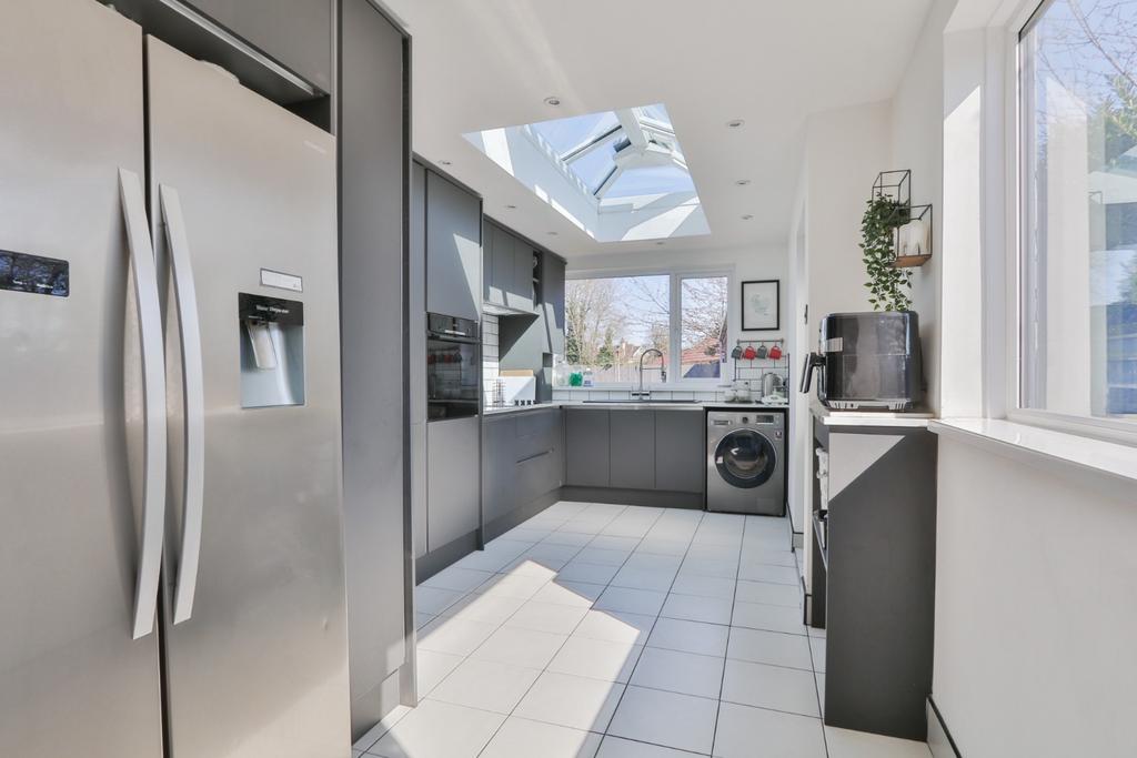 Maybury Road, Hull, HU9 3LN 3 bed semidetached house £240,000
