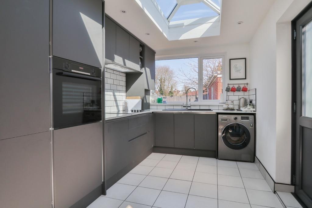 Maybury Road, Hull, HU9 3LN 3 bed semidetached house £240,000