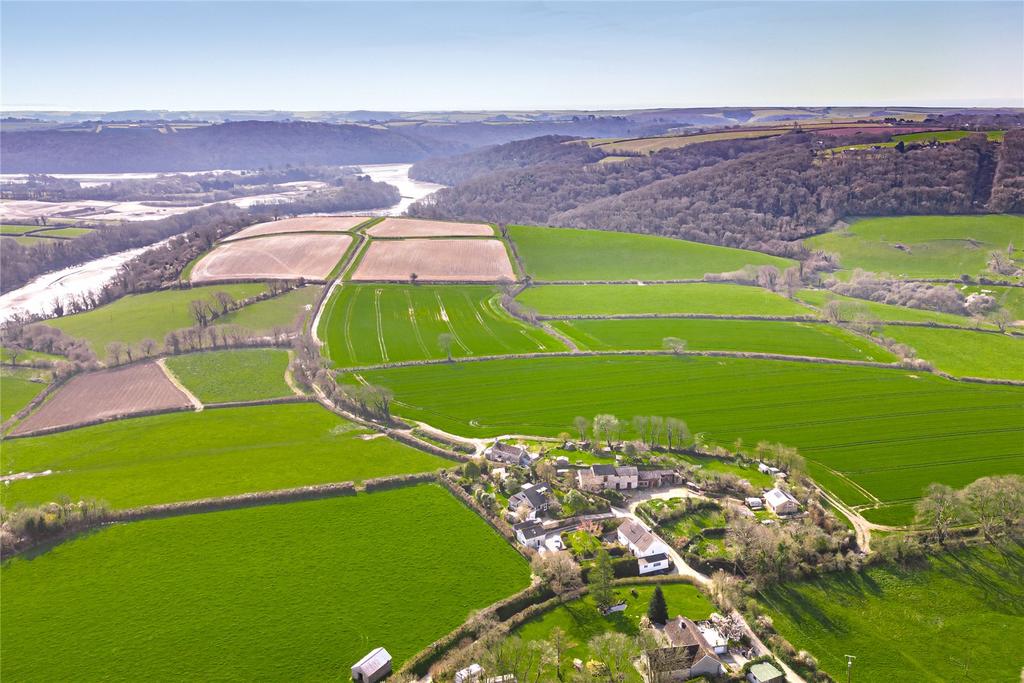 Hamlet Setting