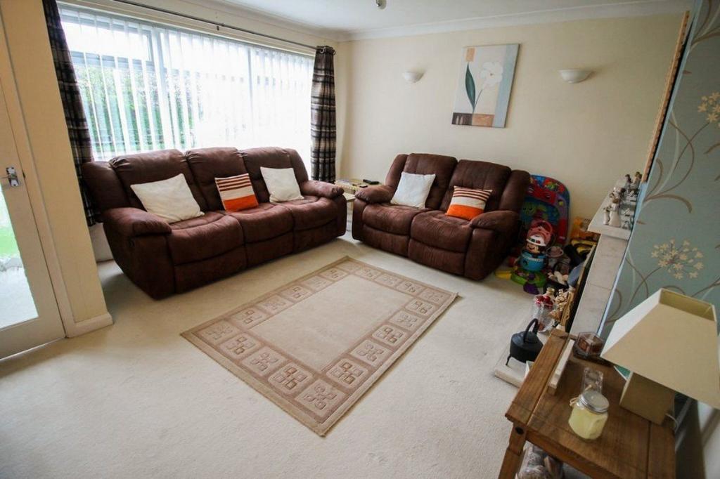 145 Ffordd Derwen, Rhyl, LL18 2RN 3 bed detached bungalow for sale £