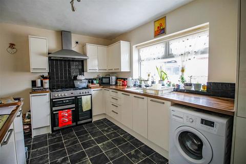 145 Ffordd Derwen, Rhyl, LL18 2RN