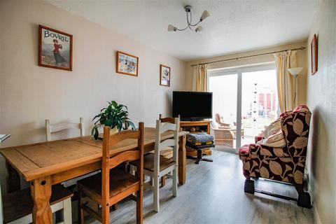 145 Ffordd Derwen, Rhyl, LL18 2RN