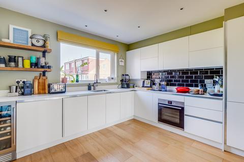 Flat 2, 60 Burnham Way, London, W13 9YA