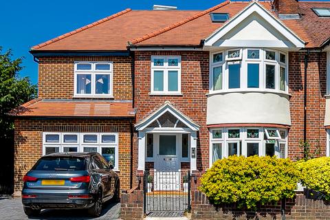 Flat 2, 60 Burnham Way, London, W13 9YA
