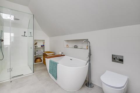 Flat 2, 60 Burnham Way, London, W13 9YA