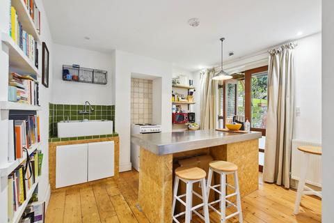5a Rickthorne Road, London, N19 4JS
