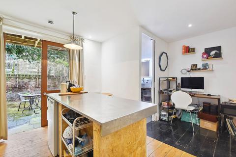 5a Rickthorne Road, London, N19 4JS