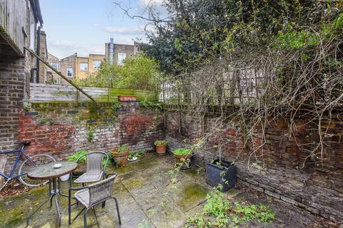 5a Rickthorne Road, London, N19 4JS