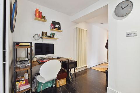 5a Rickthorne Road, London, N19 4JS
