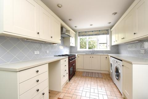 2 Nyon Grove, London, SE6 4EU