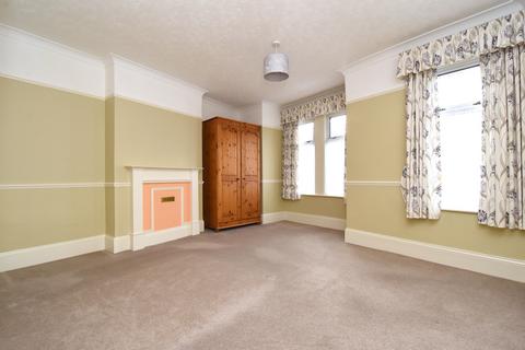 2 Nyon Grove, London, SE6 4EU