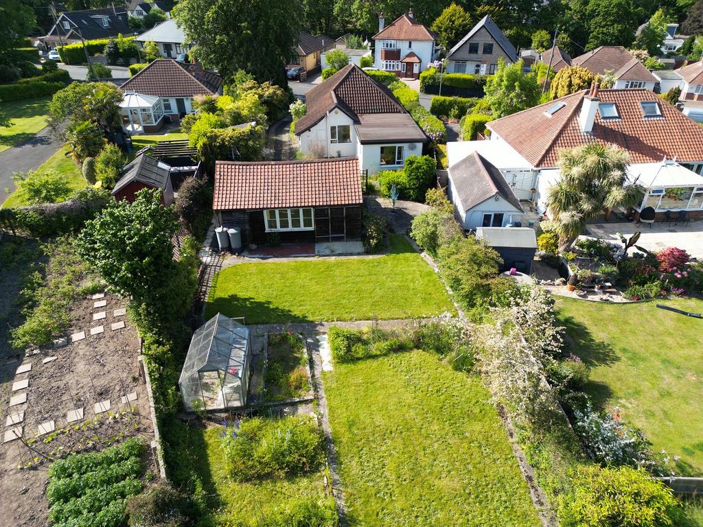 Manor Road, New Milton, Hampshire. BH25 5EJ 3 bed bungalow for sale £