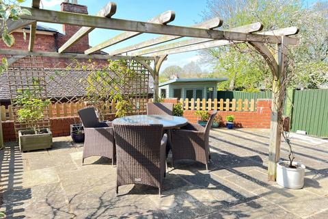 4 bedroom semi-detached house for sale - Moreland Avenue, Hereford, HR1