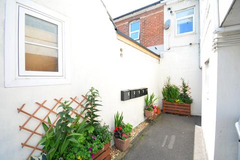 2 bedroom apartment for sale, 2 Bed Flat With Parking in Winton