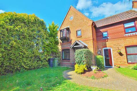 1 bedroom end of terrace house to rent, Ockley Court, Guildford, Surrey, GU4