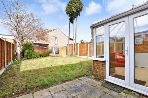8 Dowding Way, Hornchurch, RM12 5AH