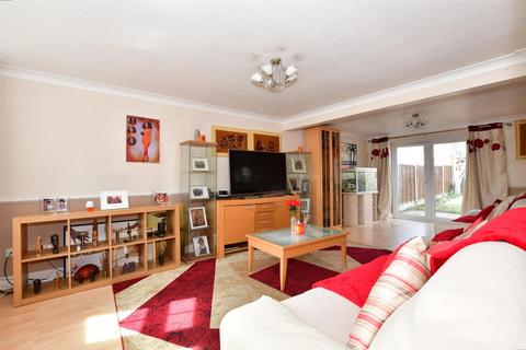 8 Dowding Way, Hornchurch, RM12 5AH