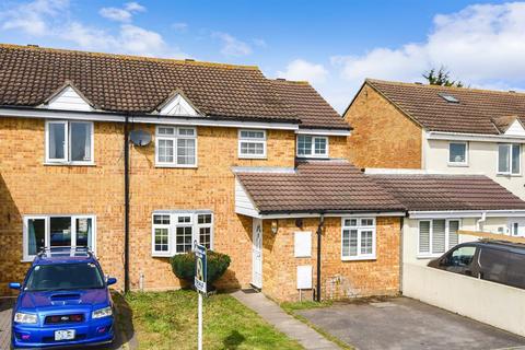 8 Dowding Way, Hornchurch, RM12 5AH