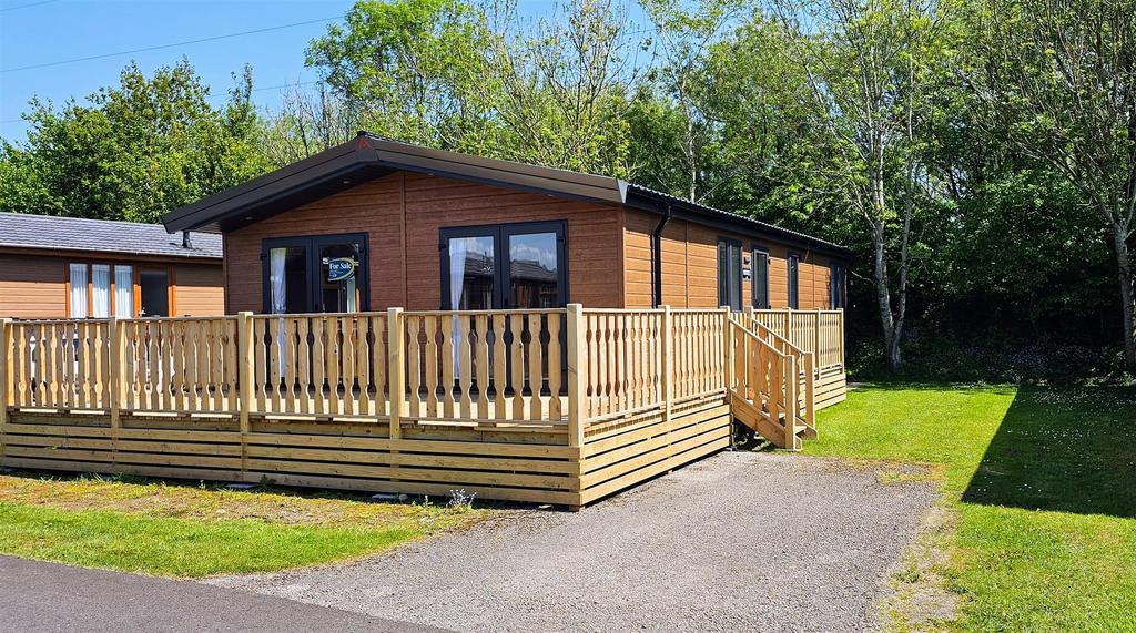 Borwick Lane, Dock Acres, Carnforth 2 bed lodge for sale £174,995