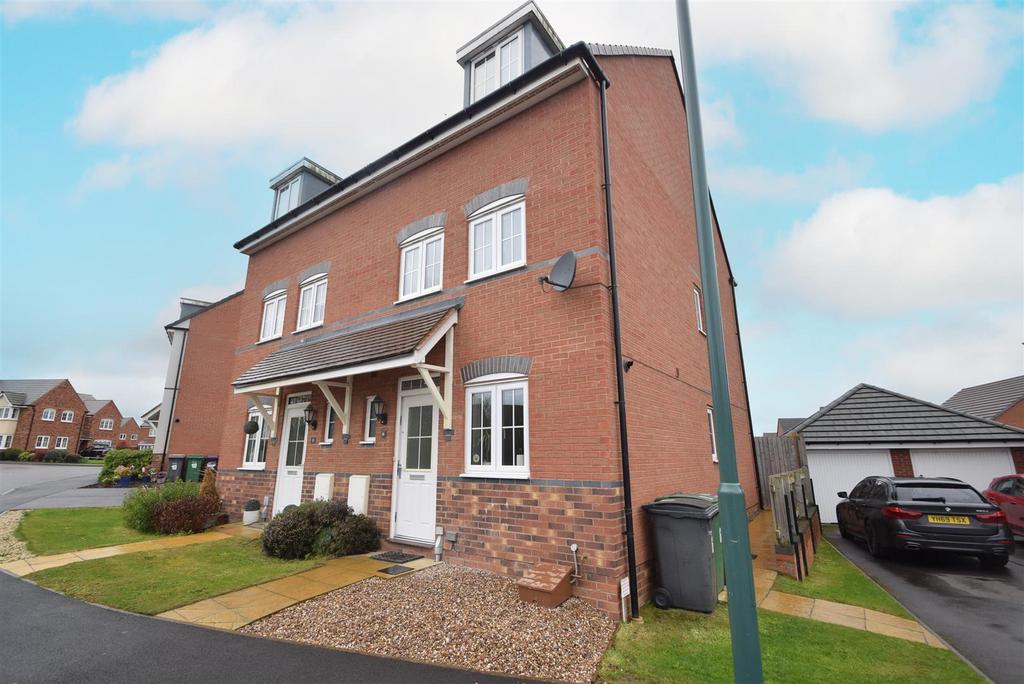 Squinter Pip Way, Bowbrook, Shrewsbury 3 bed house for sale £300,000