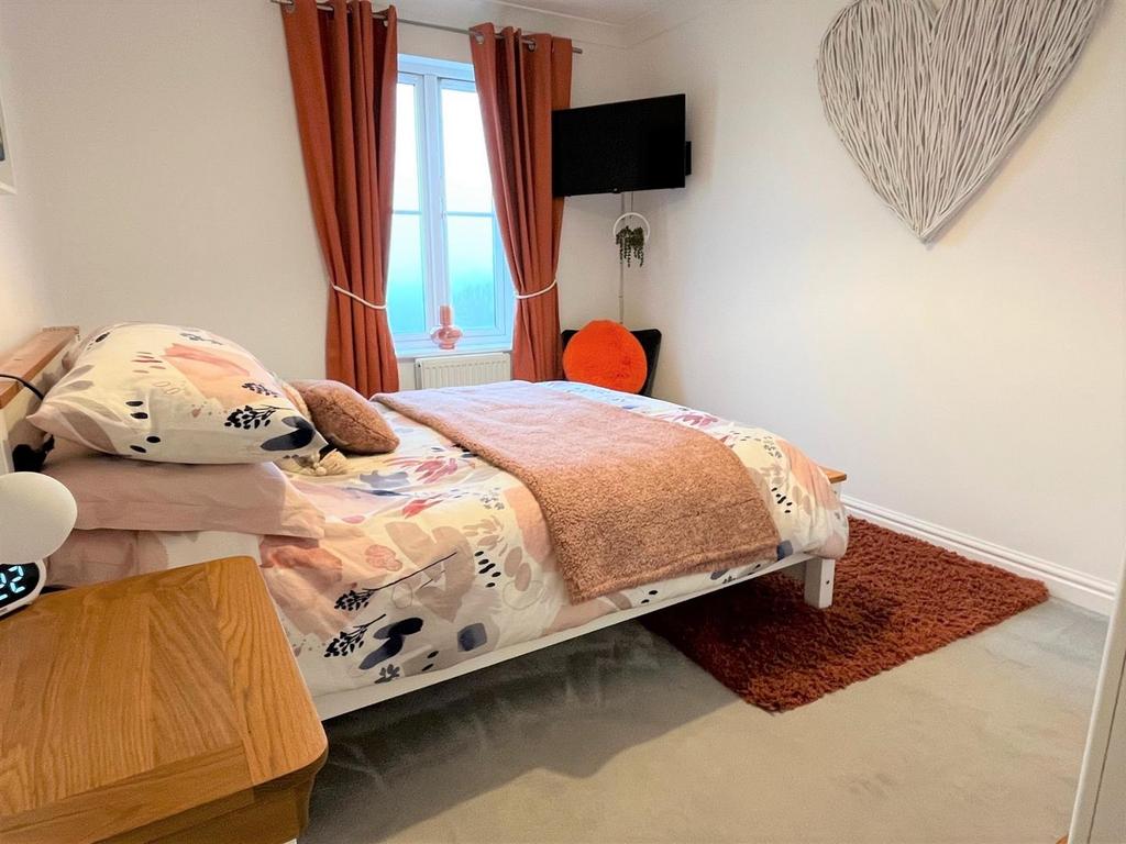 Bed 1.jpg