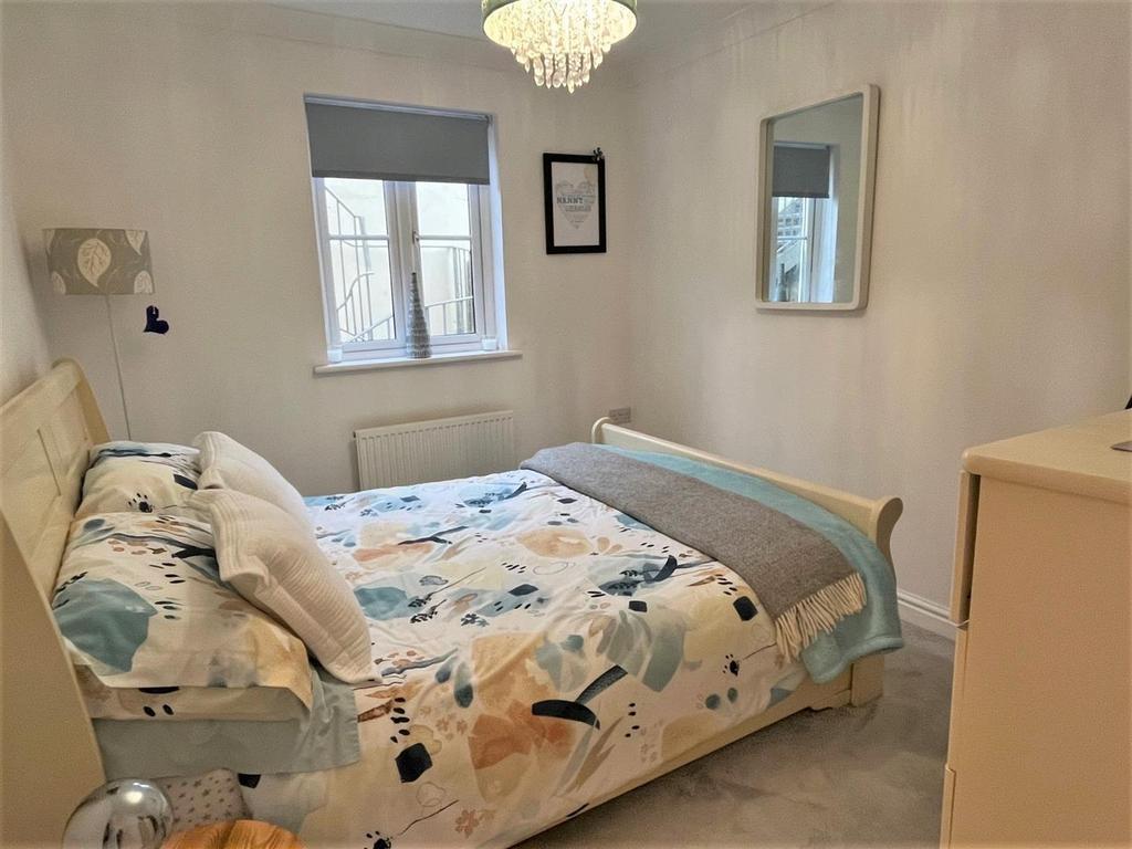 Bed 2.jpg