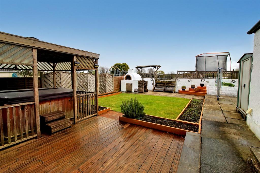 Fernside Avenue, Almondbury, Huddersfield, HD5 8PF 3 bed semidetached house for sale £190,000