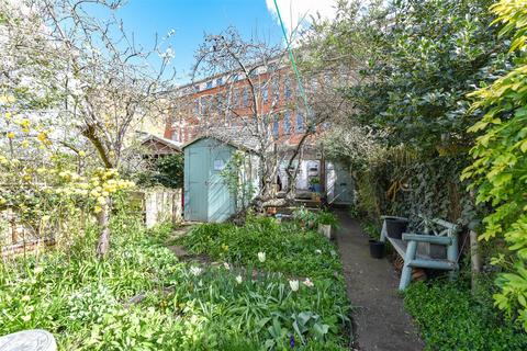 6 Elysium Terrace, Northampton, NN2 6EN