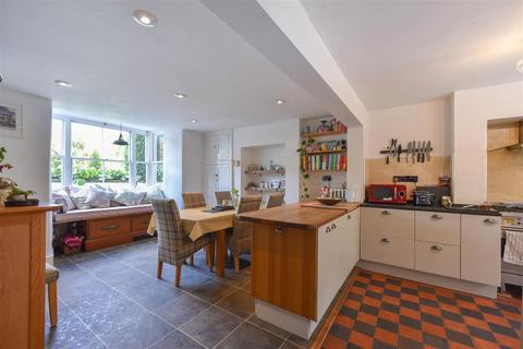 6 Elysium Terrace, Northampton, NN2 6EN