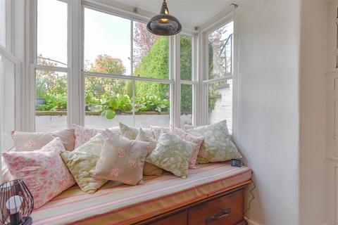 6 Elysium Terrace, Northampton, NN2 6EN