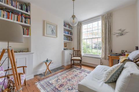 6 Elysium Terrace, Northampton, NN2 6EN