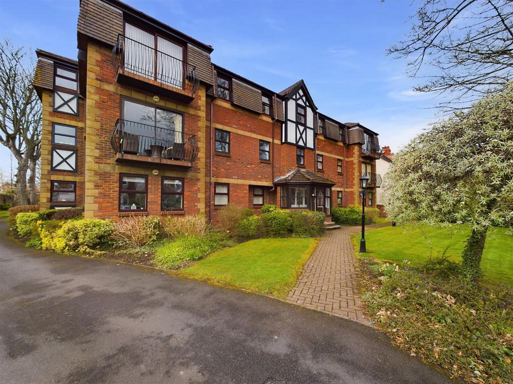Holywell Avenue, Whitley Bay 2 bed apartment £205,000