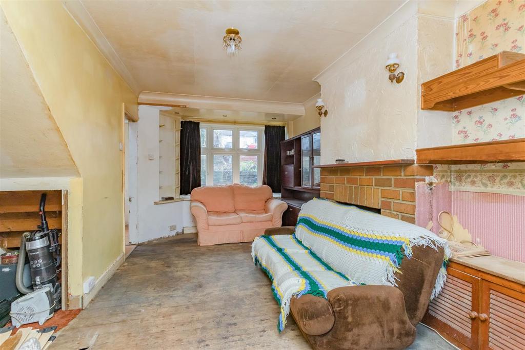 Carden Crescent, Brighton 3 bed semidetached house £350,000