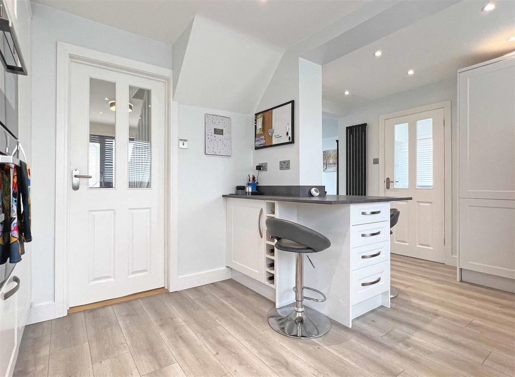 Beadon Drive, Braintree 3 bed semidetached house £375,000