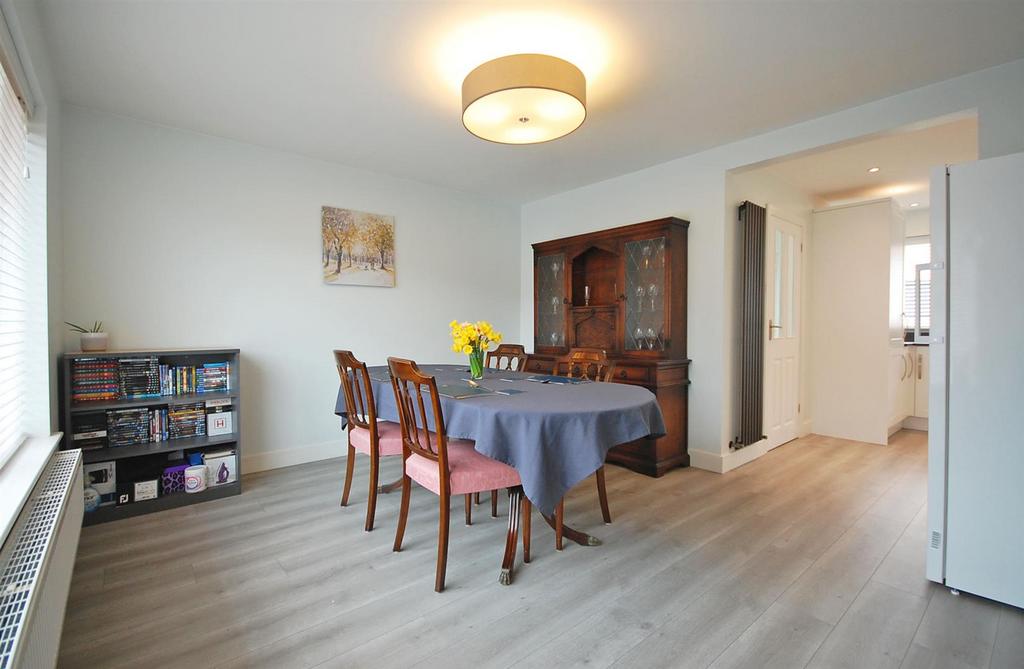 Beadon Drive, Braintree 3 bed semidetached house £375,000