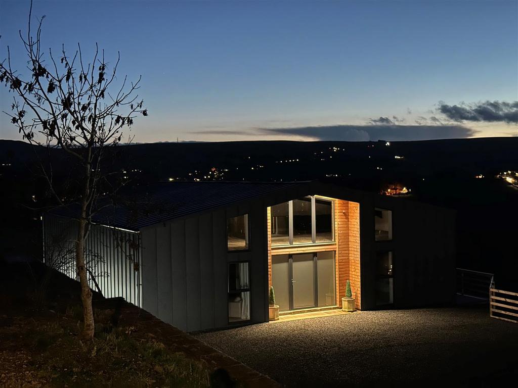 Black Moor Road, Haworth 4 bed detached house £1,295,000