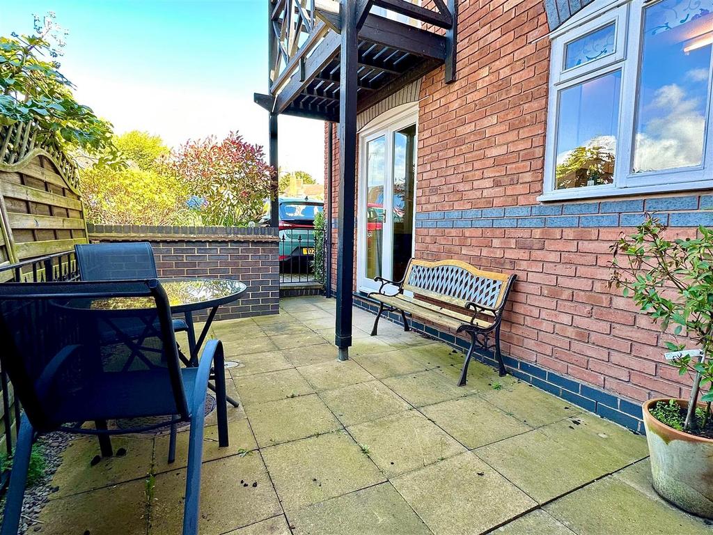 Gas House Lane, Alcester 2 bed apartment £165,000