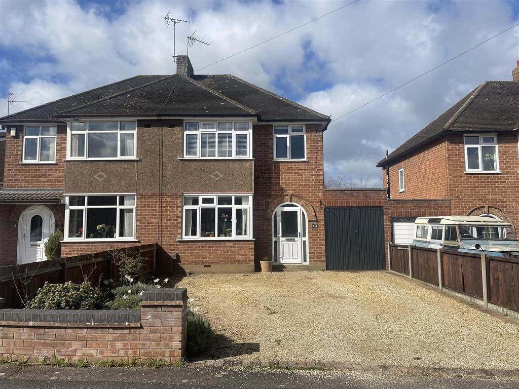 Summerton Road, Whitnash, Leamington Spa 3 bed semidetached house for