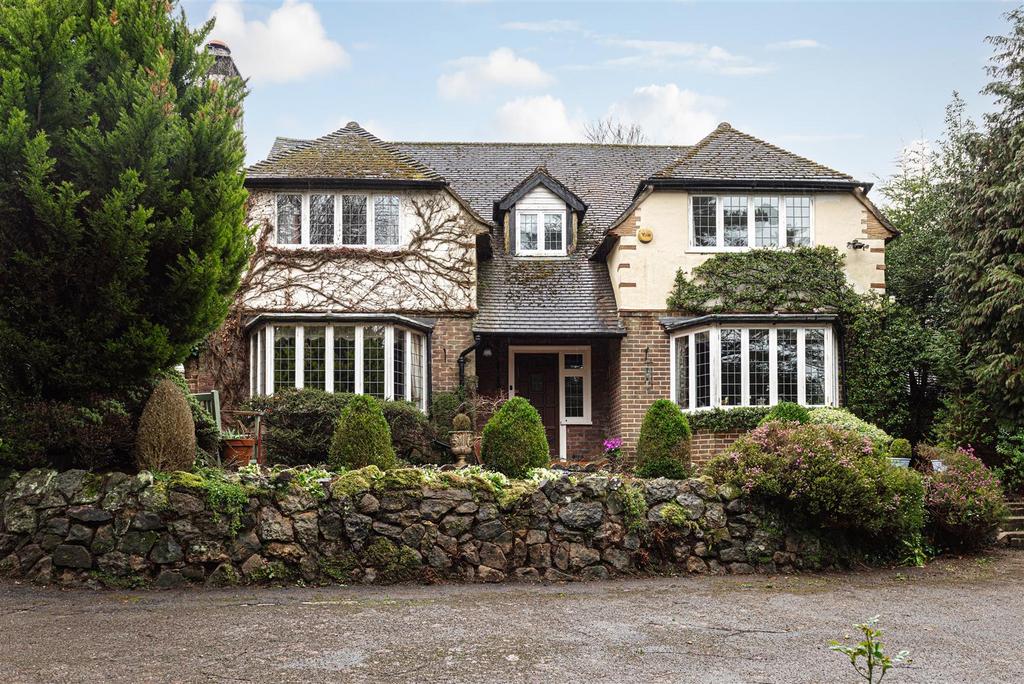 London Road North, Merstham 4 bed detached house for sale £900,000