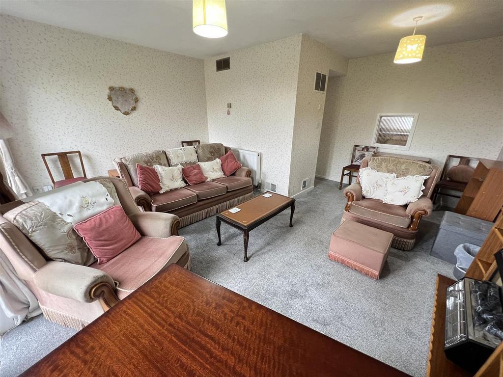 Edmonton Avenue, Kingstanding, Birmingham 3 bed end of terrace house £175,000