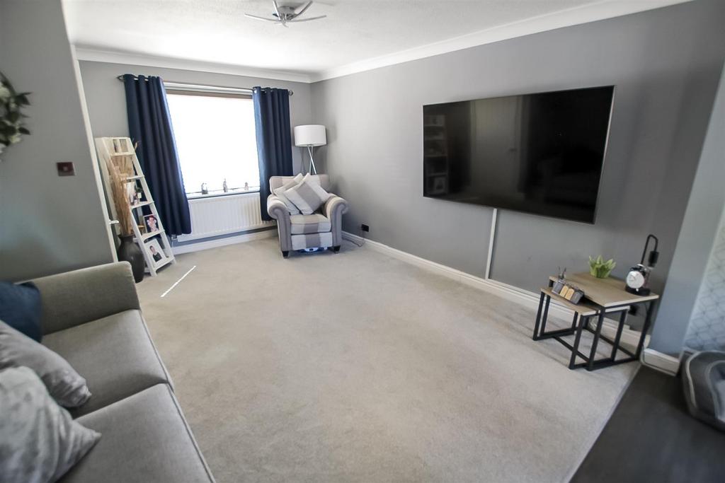 Sheraton Close, Newton Aycliffe 3 bed semidetached house £795 pcm (£