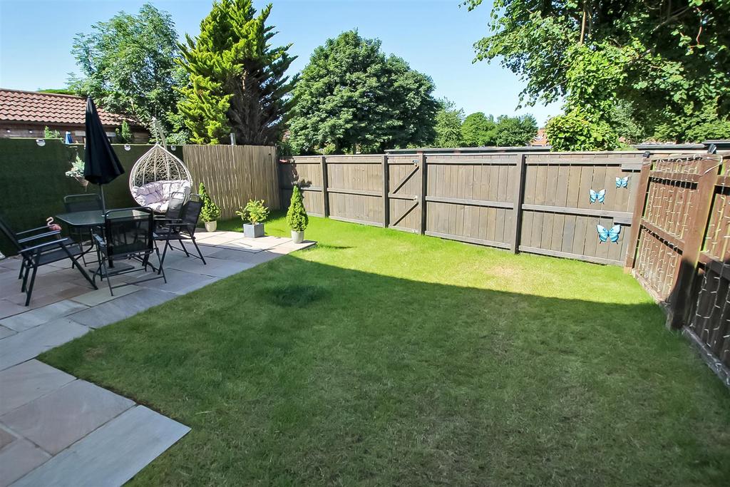 Sheraton Close, Newton Aycliffe 3 bed semidetached house £795 pcm (£