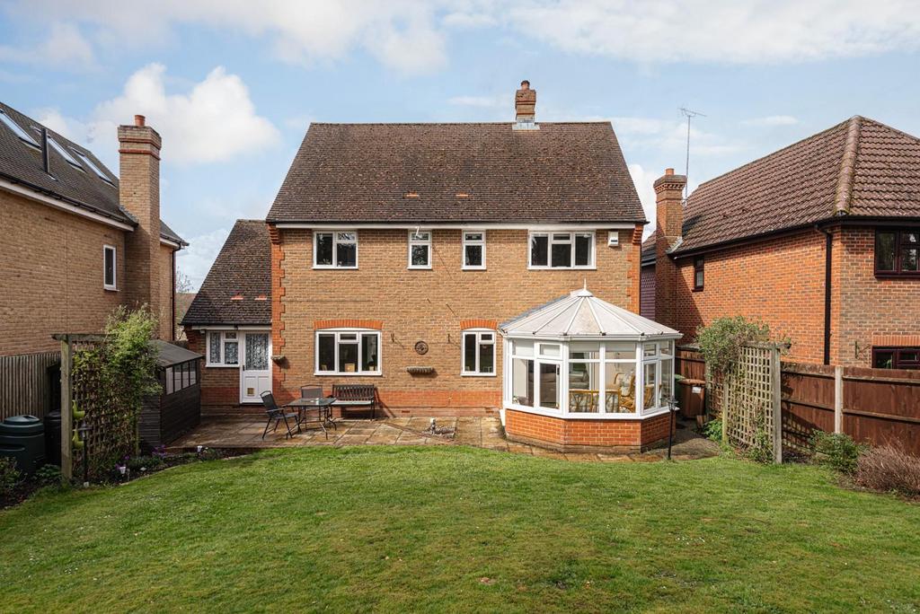 Osier Way, Banstead 4 bed detached house for sale £900,000