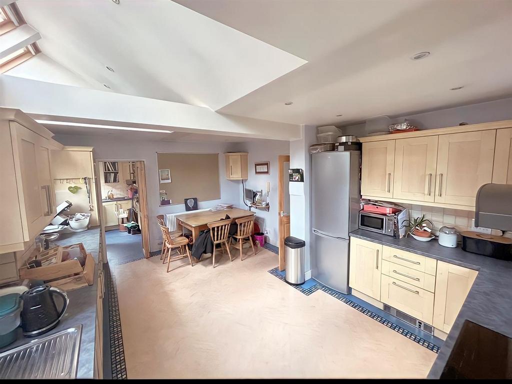 Kitchen 110.jpg