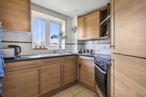 1 bedroom apartment for sale, Eadhelm Court, Penlee Close, Edenbridge, Kent TN8 5FP