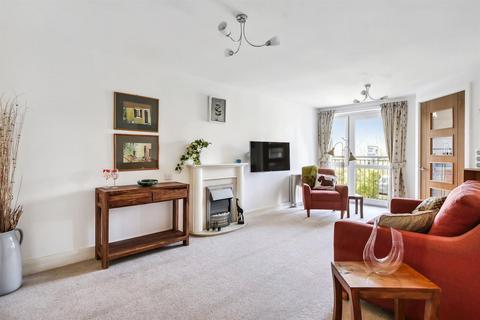 1 bedroom apartment for sale, Eadhelm Court, Penlee Close, Edenbridge, Kent TN8 5FP