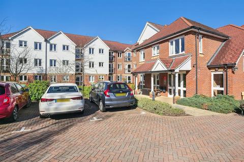 1 bedroom apartment for sale, Eadhelm Court, Penlee Close, Edenbridge, Kent TN8 5FP